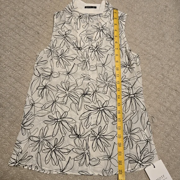 MOTF Floral Silk Top - Picture 6 of 8